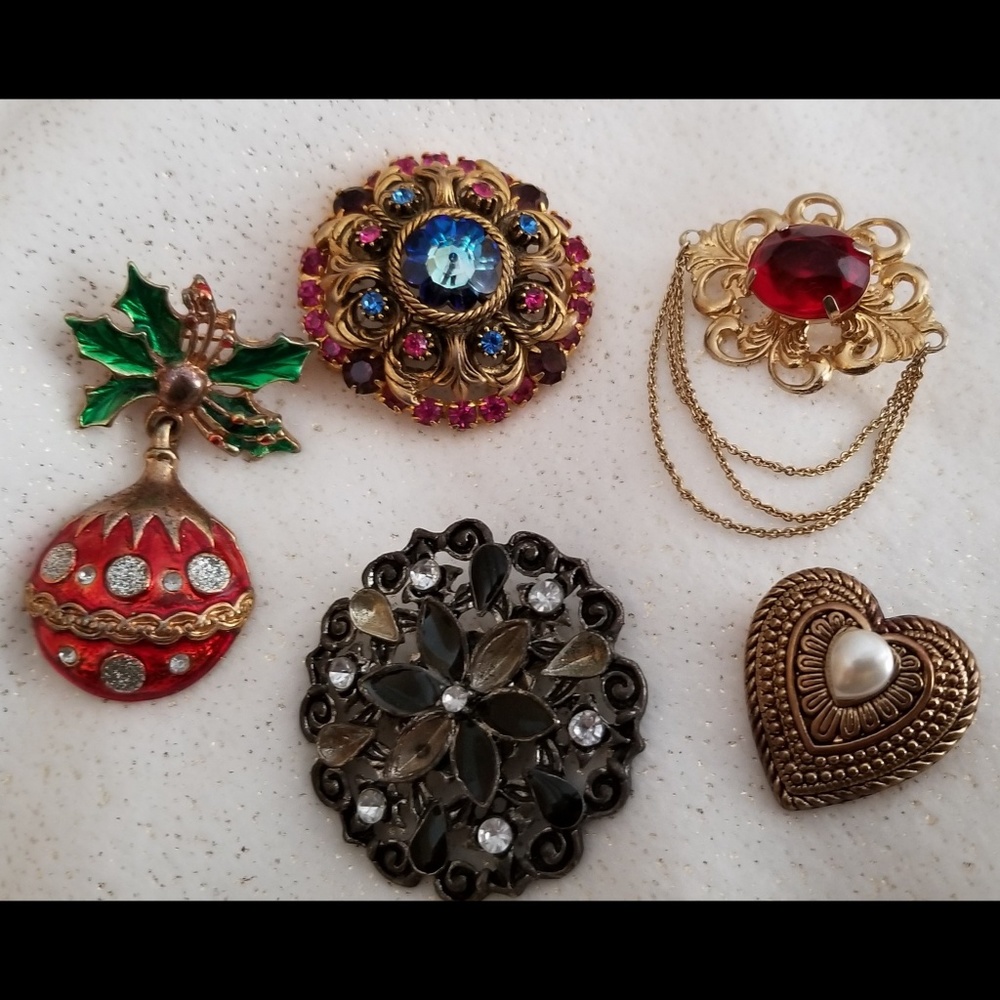 Set of five vintage brooches or pin enamal crystal